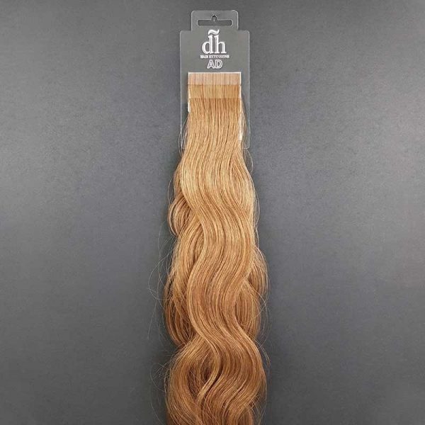 Fotografía de extensión adhesiva de DH Hair Extension en textura ondulada. Pelo 100% natural REMY