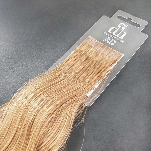 Fotografía de detalle de las extensiones adhesivas onduladas. Un sistema de fijación casi imperceptible.