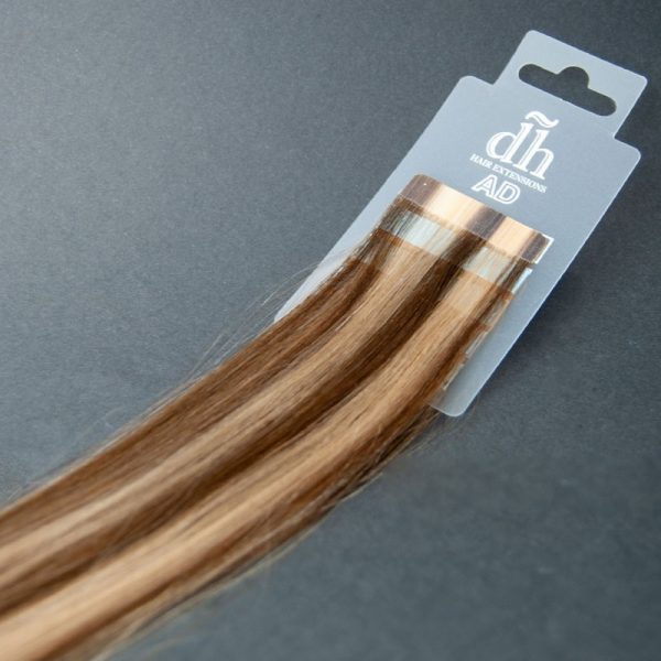 Fotografía de extensión adhesiva de DH Hair Extension en color rubio. Pelo 100% natural REMY